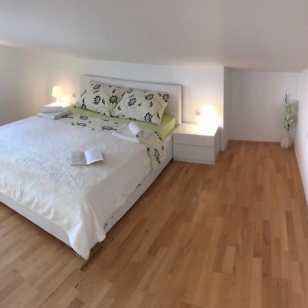 Apartmani Zuzic Krk Town Exteriör bild