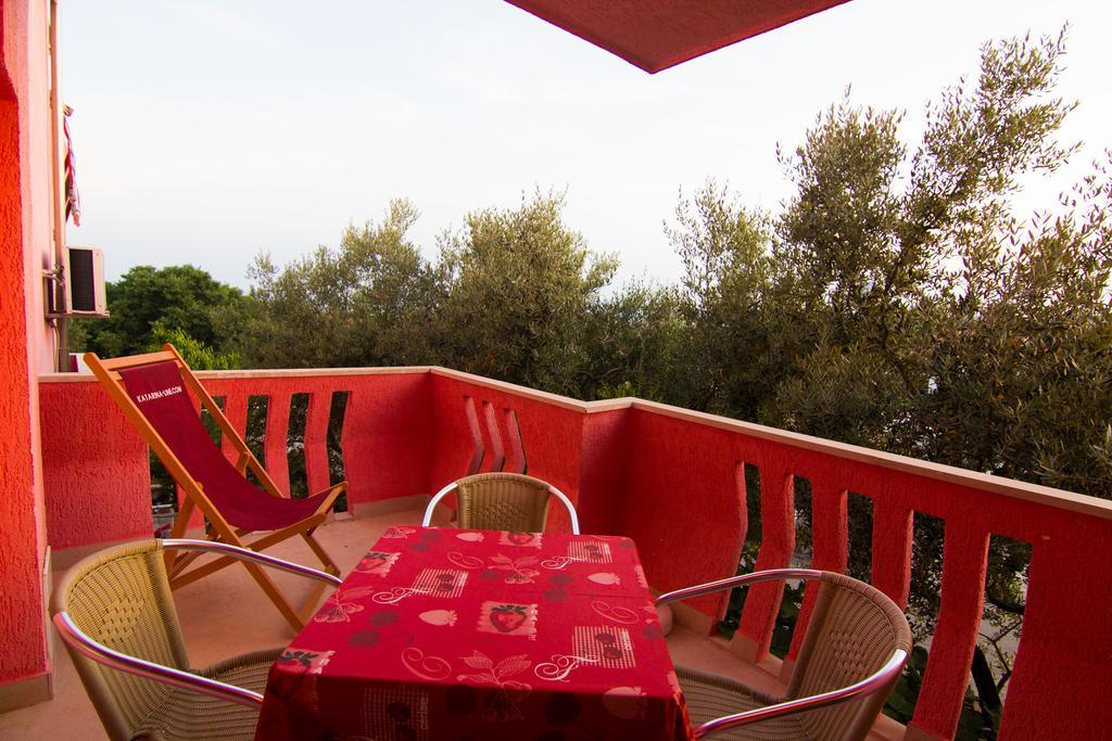 Apartmani Zuzic Krk Town Rum bild
