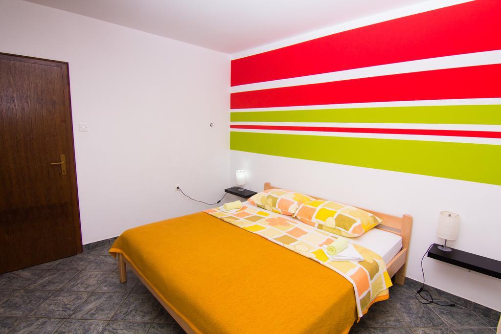 Apartmani Zuzic Krk Town Rum bild