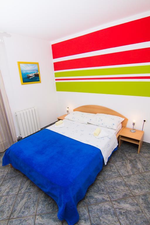 Apartmani Zuzic Krk Town Rum bild