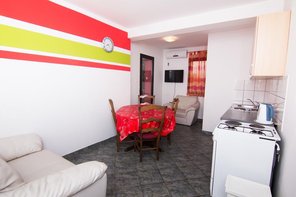 Apartmani Zuzic Krk Town Rum bild