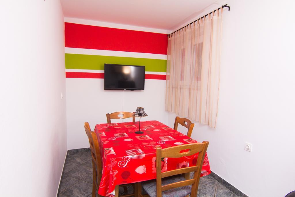 Apartmani Zuzic Krk Town Rum bild