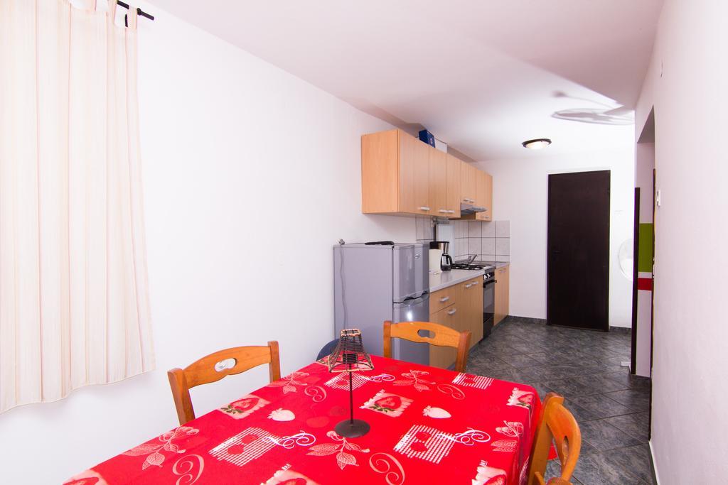 Apartmani Zuzic Krk Town Rum bild