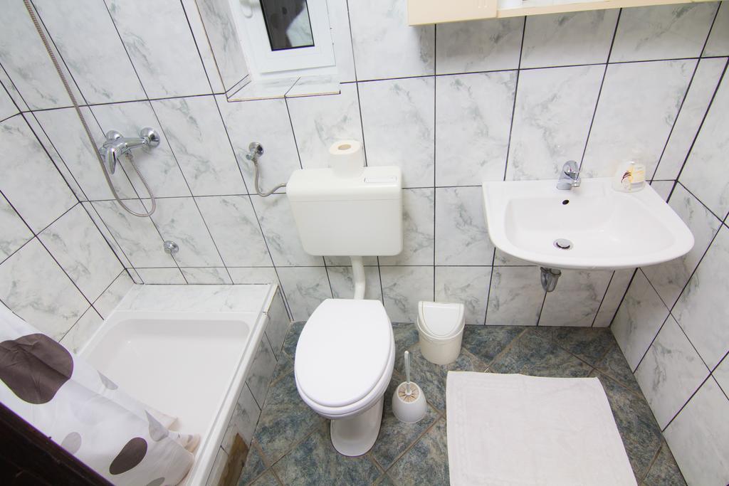 Apartmani Zuzic Krk Town Rum bild