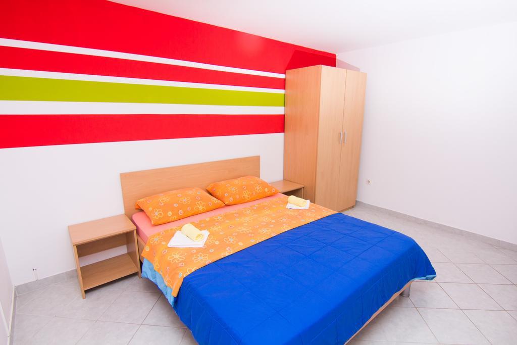 Apartmani Zuzic Krk Town Rum bild