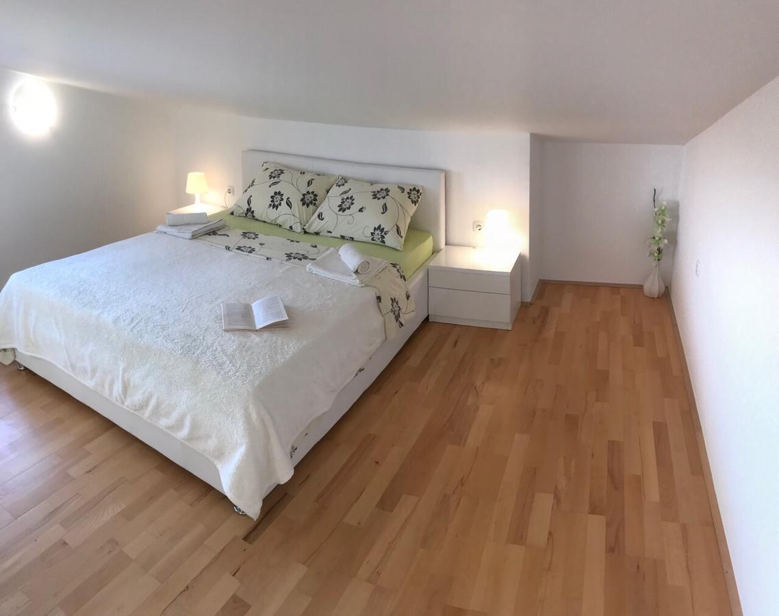 Apartmani Zuzic Krk Town Exteriör bild